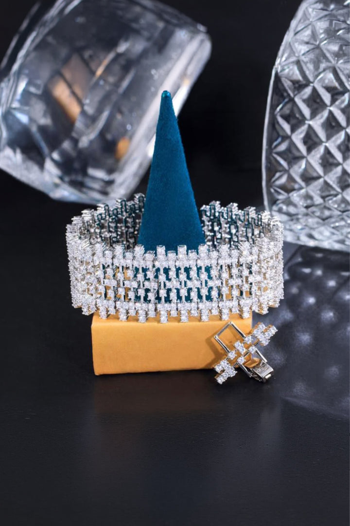 S0229 White Bracelet