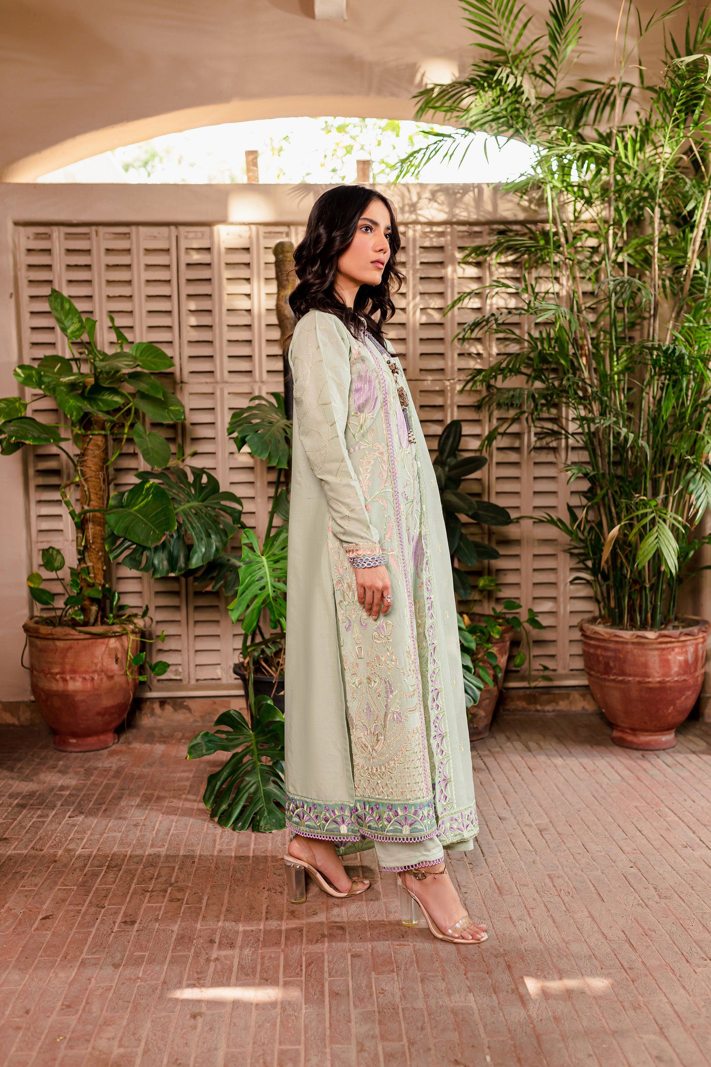 Floral vert - Premium  from Naayas Official - Just Rs.6374.25! Shop now at Naayas Official