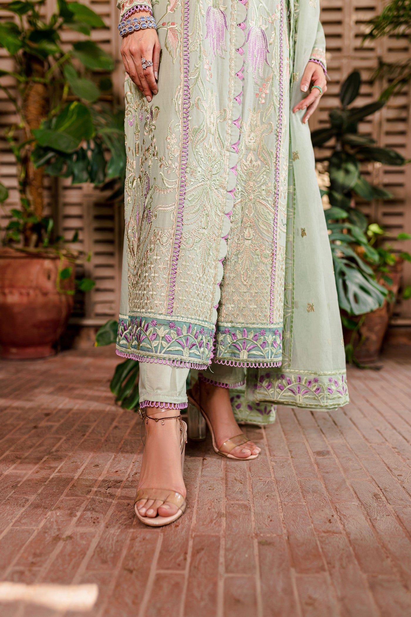 Floral vert - Premium  from Naayas Official - Just Rs.6374.25! Shop now at Naayas Official