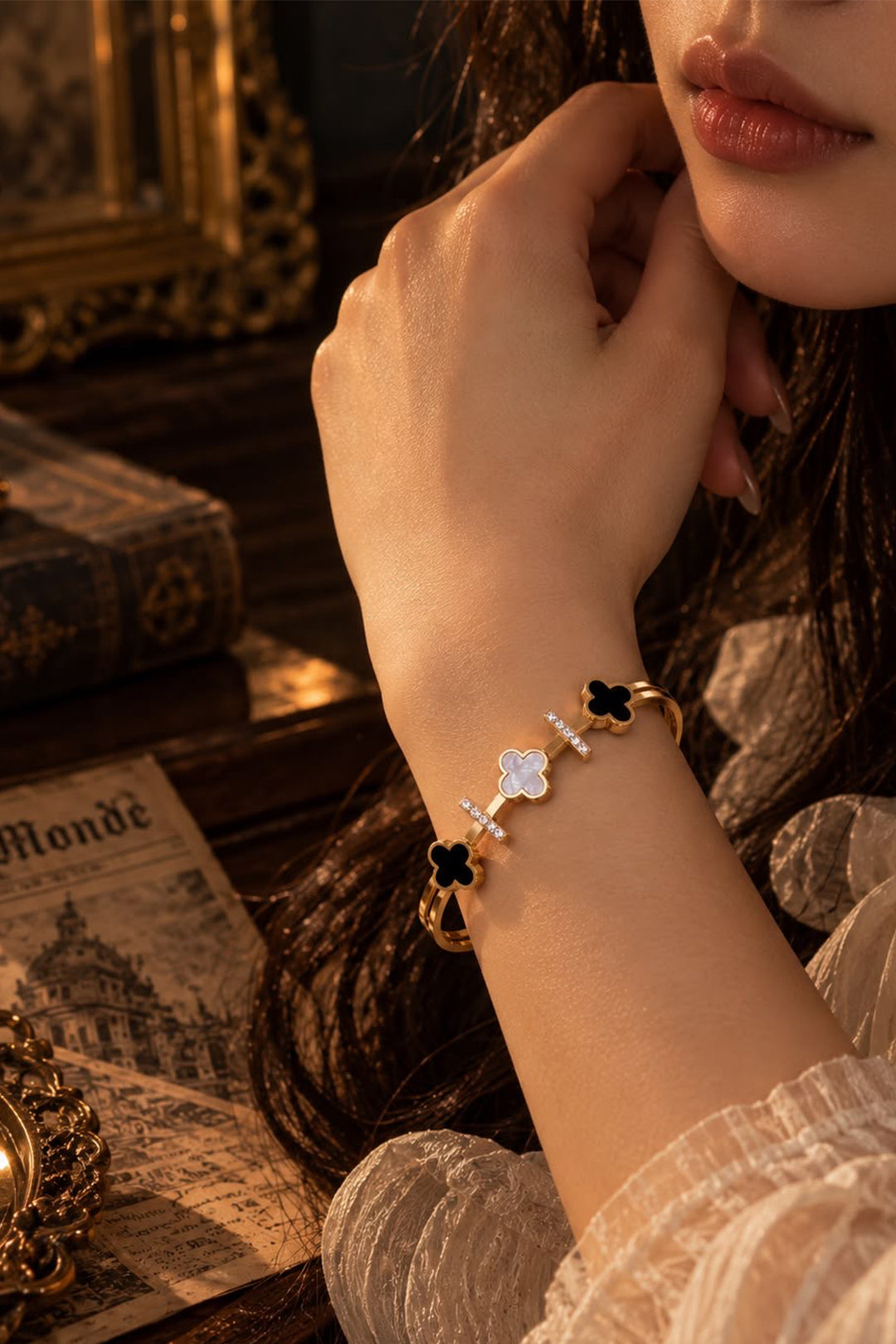 Clover Charm Bangle - Gold