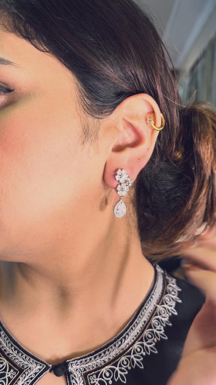 EJ0007 White Earrings