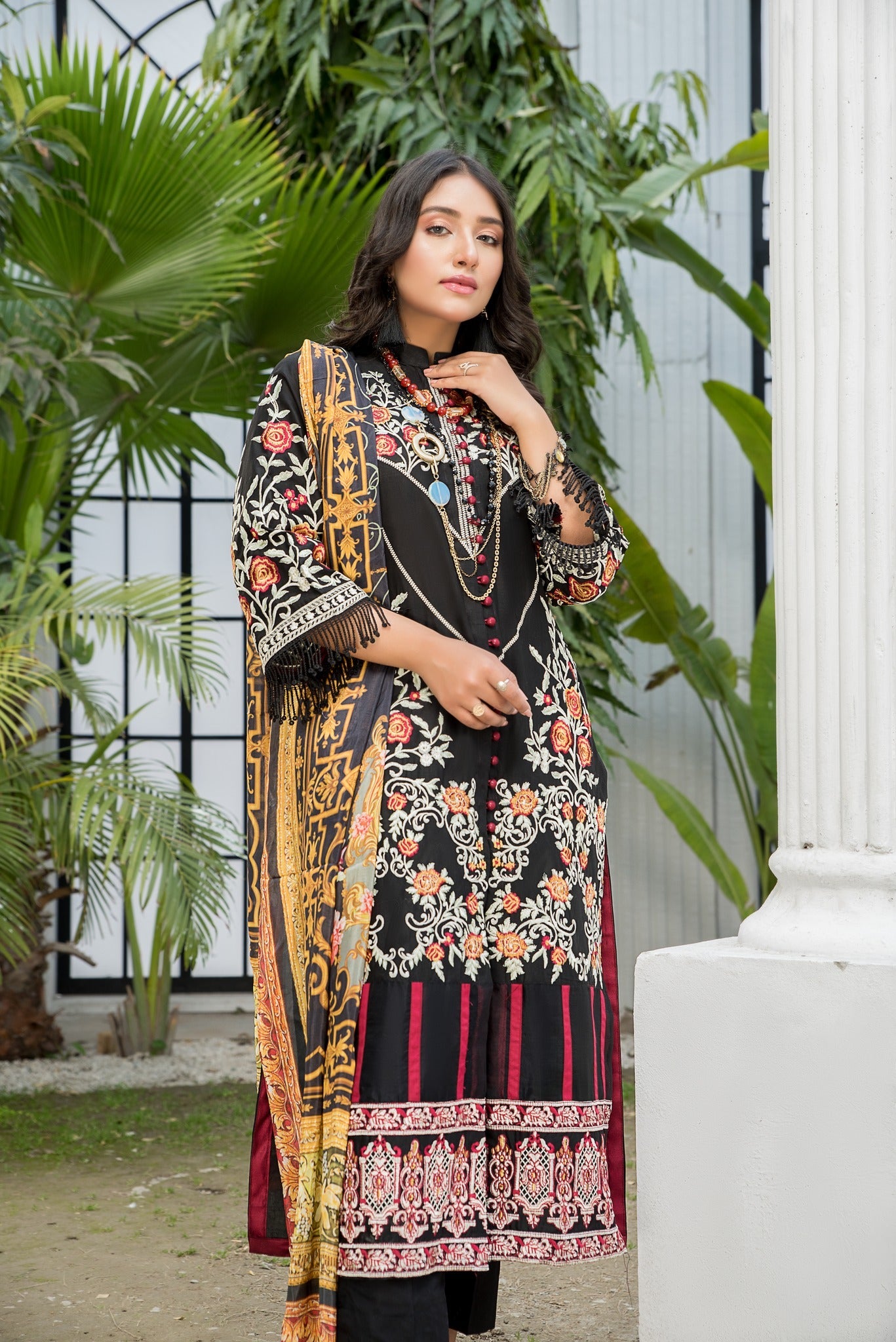 best sellers | Zwaar Black -  front - Premium Dresses from Nerra Lawn '22 - Just Rs.4399.20! Shop now at Naayas Official